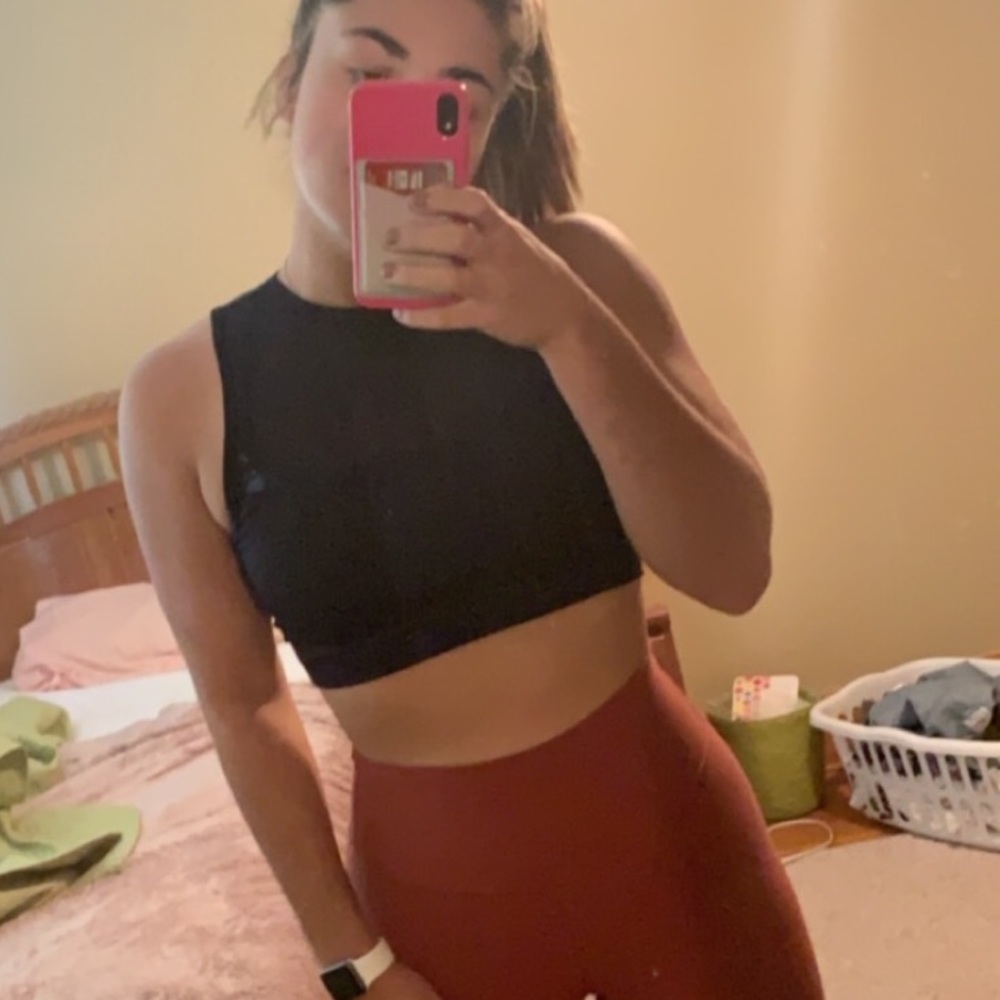 Cute Cropped Workout Tank - Picture 4 of 5
